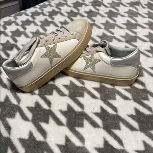 ShuShop White and Gold Star Sneakers